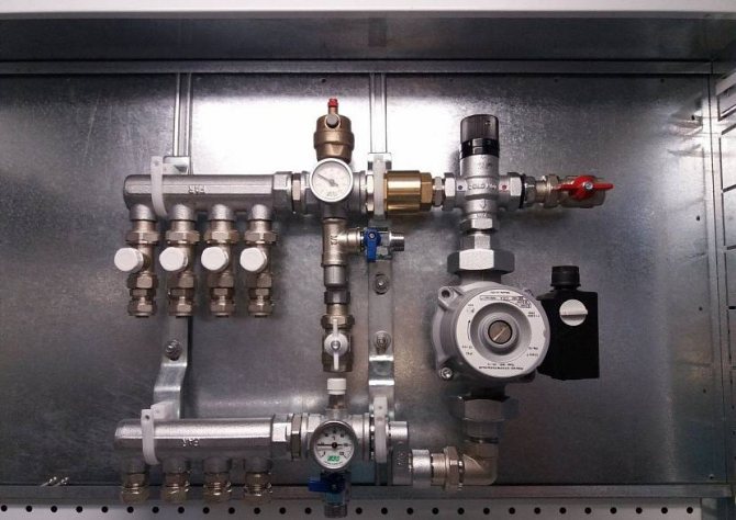 Verteilerblock mit Mischeinheit
