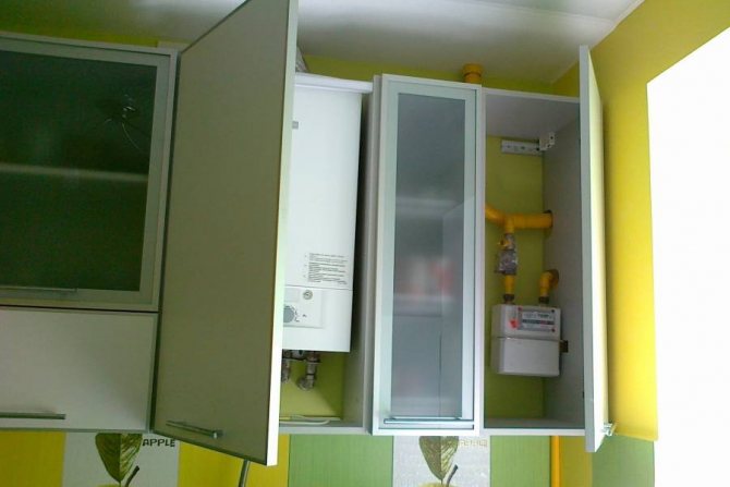 Kommunikation in der Küche kann immer getarnt werden, indem man sie in falschen Schränken versteckt.