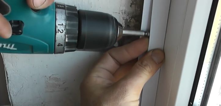 Profilés de fixation avec vis autotaraudeuses