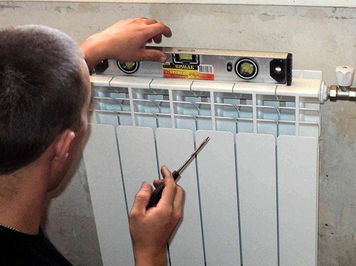 Fixação do radiador à parede