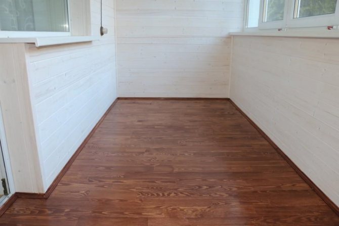 Laminat auf dem Balkon