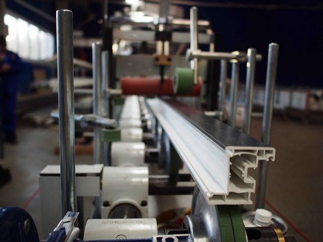 PVC-Profilkaschierung an der Maschine