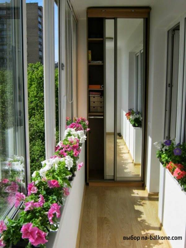 Coin salon sur le balcon: lieu de repos sans sortir de l'appartement