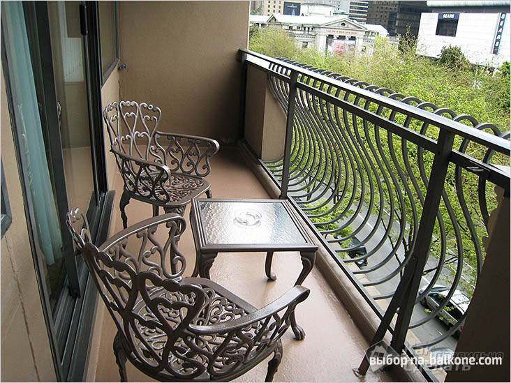 Coin salon sur le balcon: lieu de repos sans sortir de l'appartement