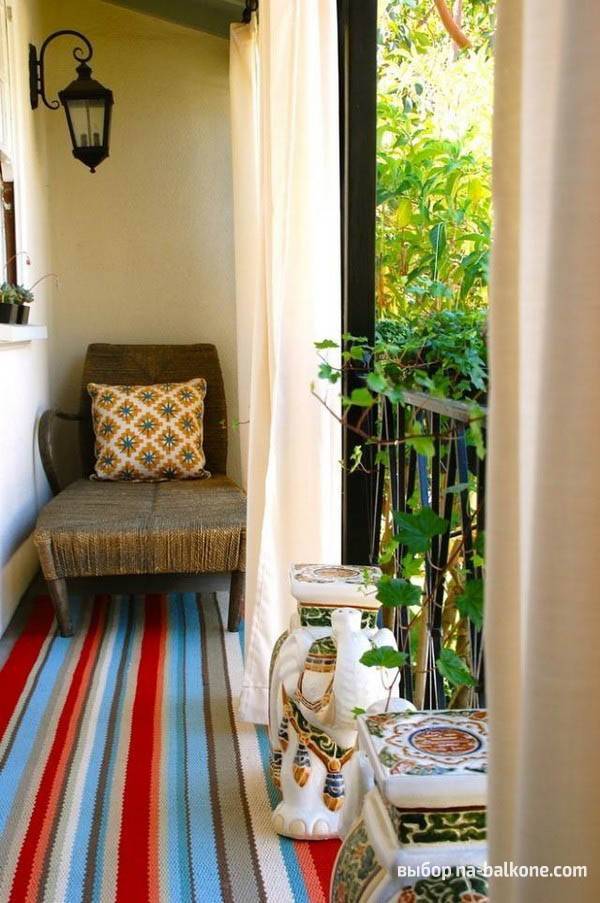 Coin salon sur le balcon: lieu de repos sans sortir de l'appartement