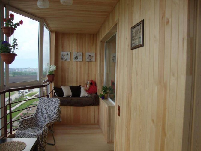 Coin salon sur le balcon: lieu de repos sans sortir de l'appartement