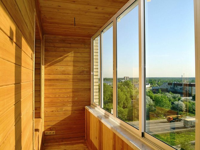 Coin salon sur le balcon: lieu de repos sans sortir de l'appartement