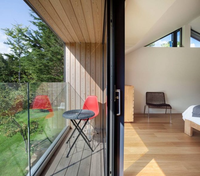 Coin salon sur le balcon: lieu de repos sans sortir de l'appartement