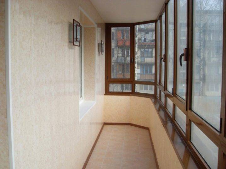 Coin salon sur le balcon: lieu de repos sans sortir de l'appartement