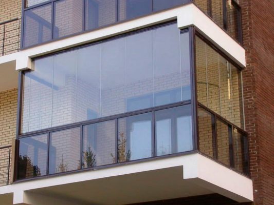 Loggia et balcon: les différences sont importantes, mais elles ont le même but
