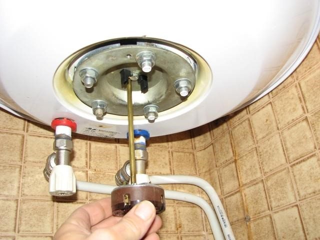 Magnesiumanode in Warmwasserbereitern: Wozu dient sie, wie wird sie entfernt und ersetzt?
