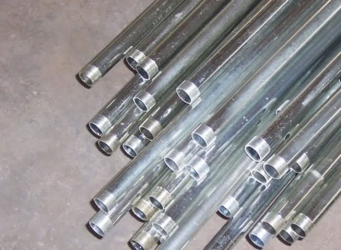 tuyaux métalliques