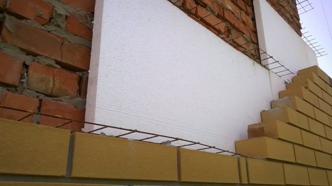De nombreuses personnes préfèrent utiliser du polystyrène expansé de 100 mm, car ce matériau se caractérise par une protection thermique fiable.