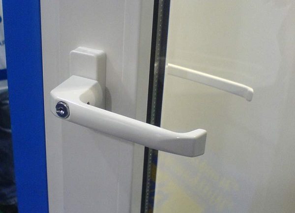poignée de balcon multipoints avec serrure