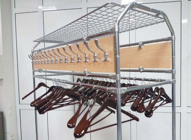 Cintre mobile pour dressing sur la loggia