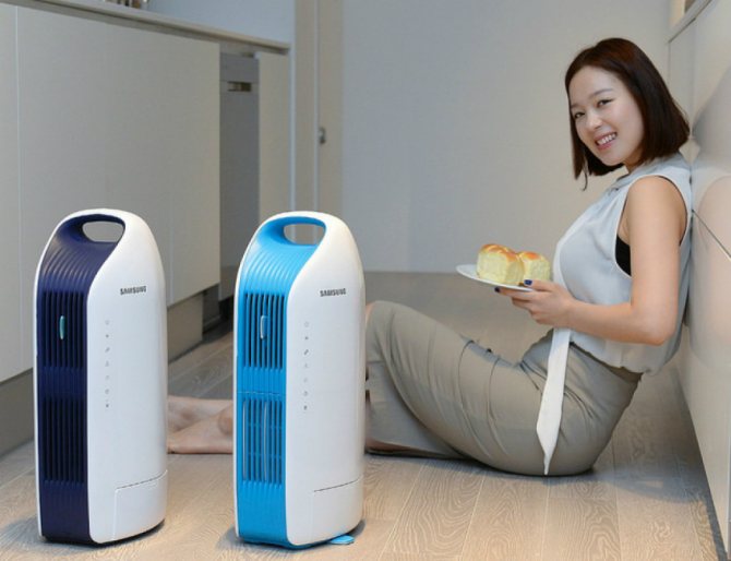 Le climatiseur mobile au sol peut être facilement transféré dans une autre pièce ou emporté avec vous dans le pays