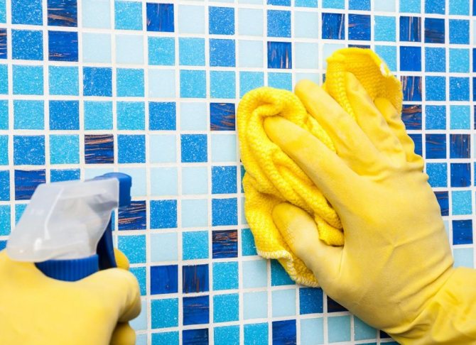 lave le panneau de PVC