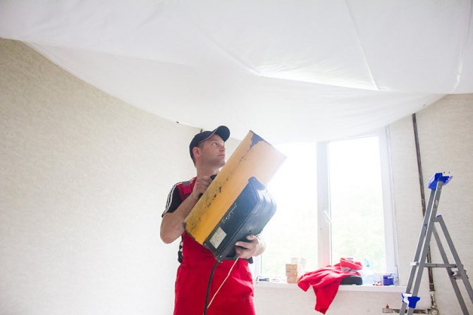 Installation d'un plafond en PVC tendu