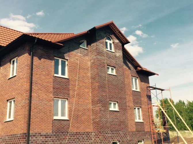 Installation der Dachpastete in Selzo