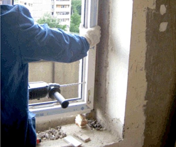 Installation de fenêtres en plastique