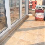 Installation à faire soi-même de carreaux sur le balcon: comment mettre, photo