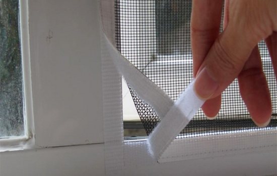 Rede mosquiteira com velcro para a janela