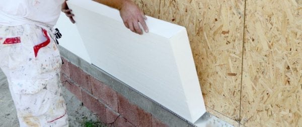 Est-il possible de coller de la mousse de polystyrène sur de la mousse de polyuréthane