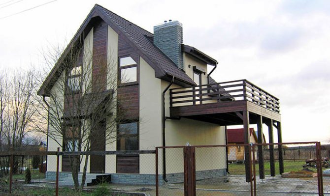 Ist es möglich, einen Balkon in ein bereits fertiges Haus (Hütte) zu bauen?