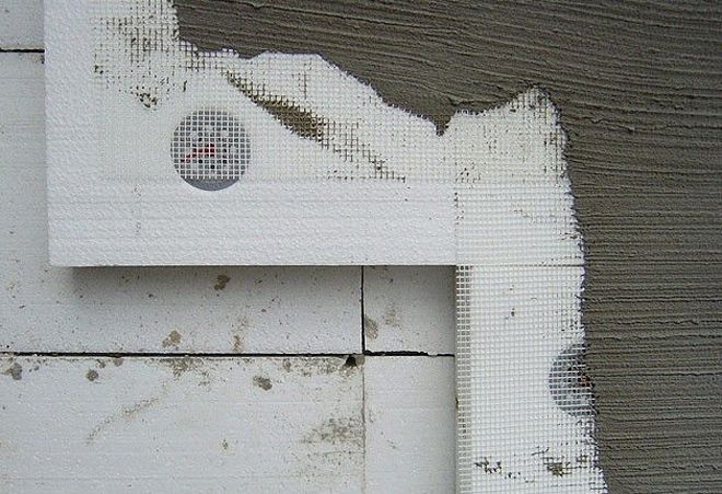 É possível rebocar na espuma com argamassa de cimento