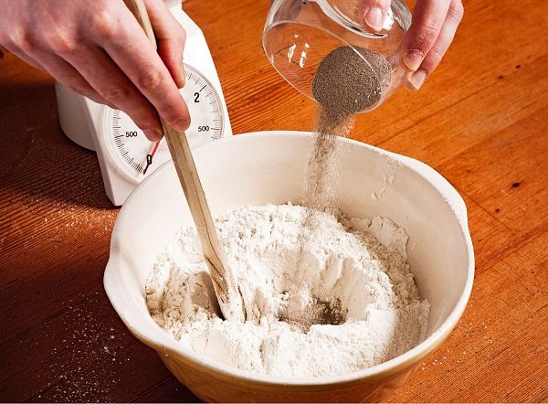 farine avec du sable pour le mastic de fenêtre