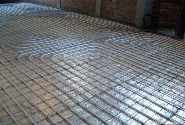In the photo there is a reinforcing mesh and laid pipes for underfloor heating