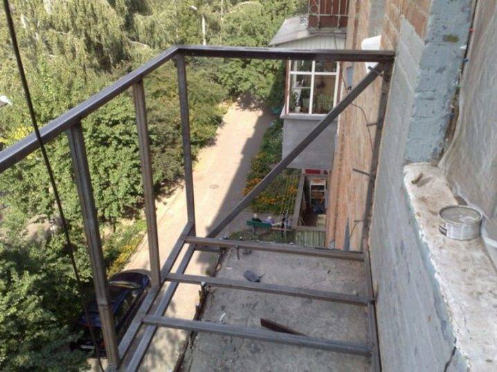 De combien un balcon peut-il être agrandi sans autorisation