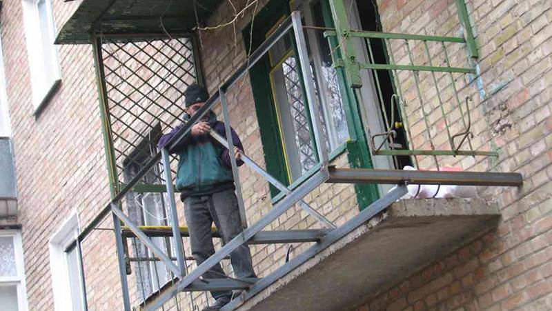 De combien un balcon peut-il être agrandi sans autorisation