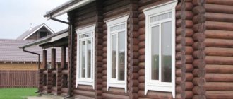 plateaux sur windows dans une maison en bois