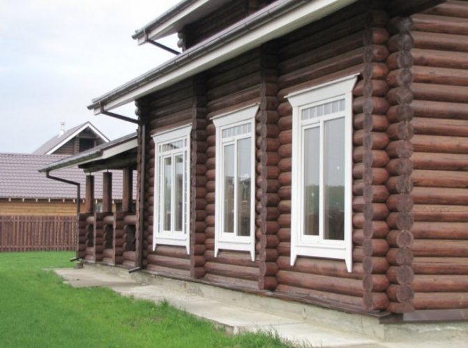 plateaux sur windows dans une maison en bois