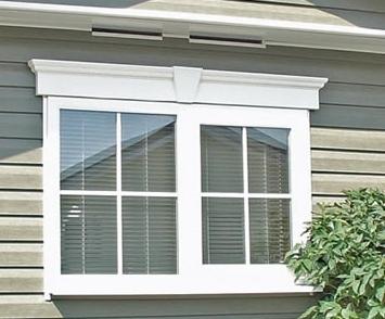 plateaux sur windows dans une maison en bois
