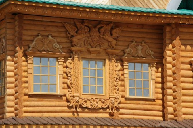 plateaux sur windows dans une maison en bois
