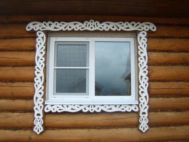 plateaux sur windows dans une maison en bois
