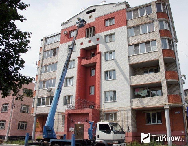 Нанасяне на топлоизолационна боя Korund върху фасадата