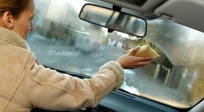 Méthodes traditionnelles de lutte contre la buée sur le verre