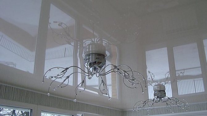 Plafond tendu sur la photo du balcon