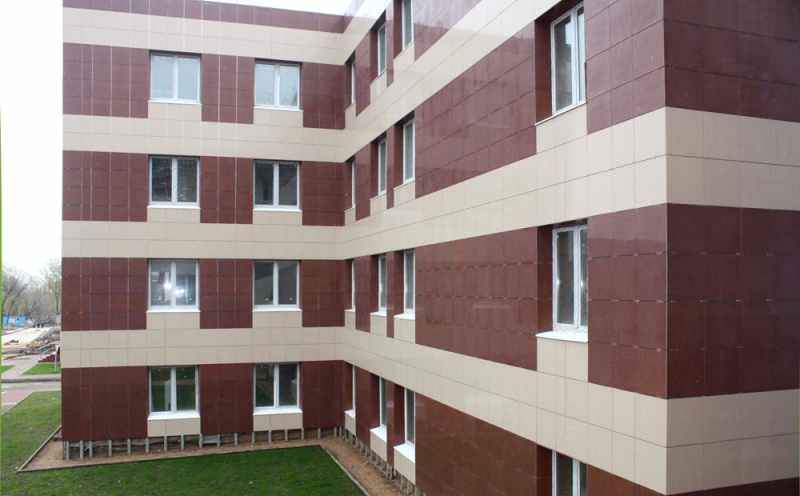 Façade rideau en grès cérame