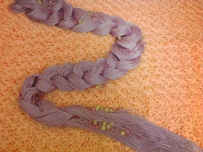 Une tresse de mousseline légèrement tressée avant le lavage aidera à éviter les fils emmêlés.