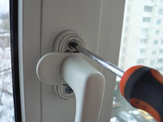 A porta de plástico da varanda não fecha: o que fazer