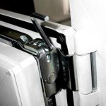 La serrure de porte en plastique ne se fermera pas