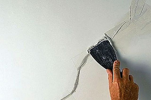 Ne laissez pas de fissures et de crevasses sous la finition - tous les défauts détectés de ce type doivent être scellés