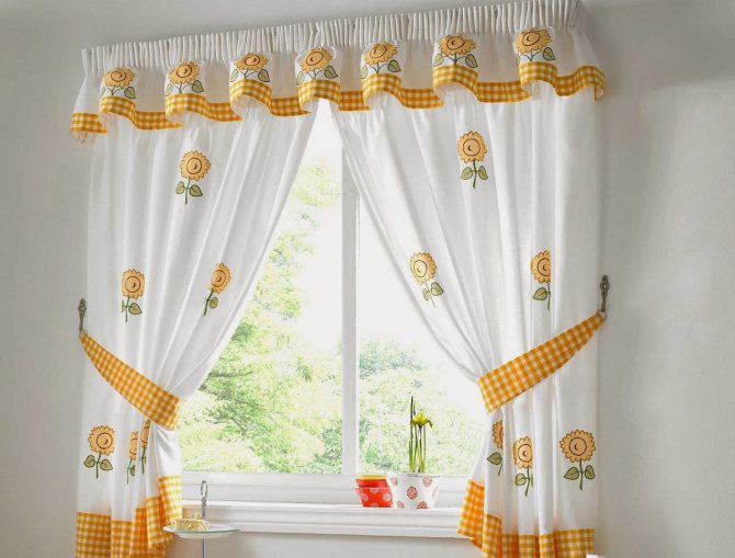 Revisão de cortinas e cortinas para pequenas janelas