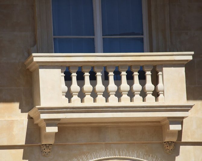 Balustrade de balcon en pierre