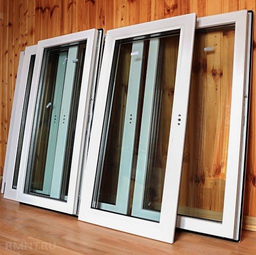 Les fenêtres peuvent être peintes en blanc si elles sont en bois.