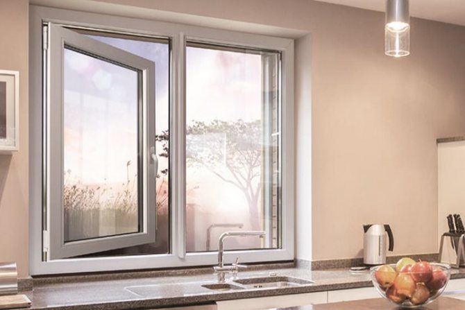 Fenster in der Küche aus PVC-Profil LG